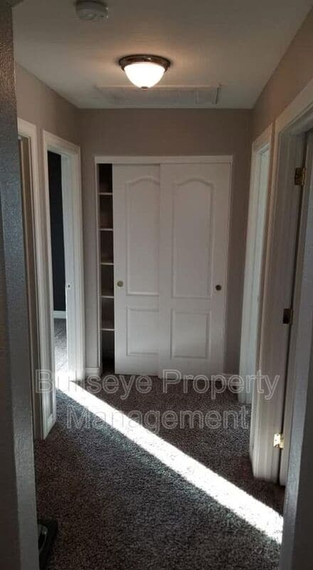 Foto del edificio - 665 E Maddison St