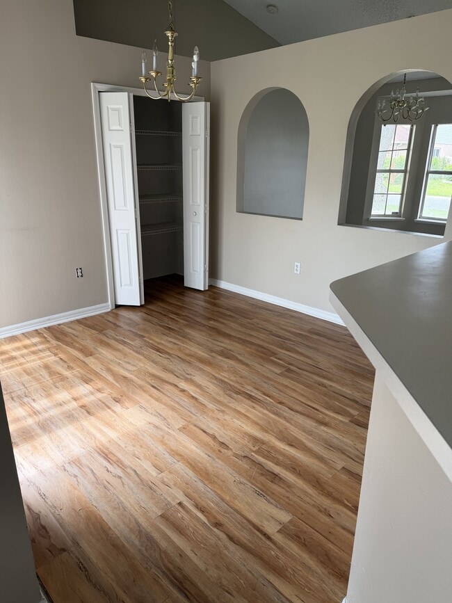 Building Photo - 255 Lobelia Dr