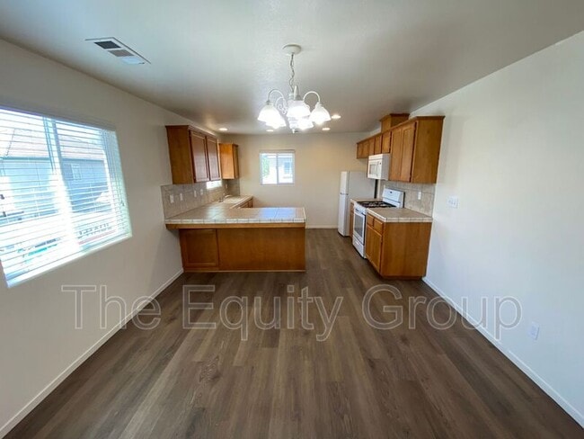 Foto del edificio - 2234 W Lark Ave