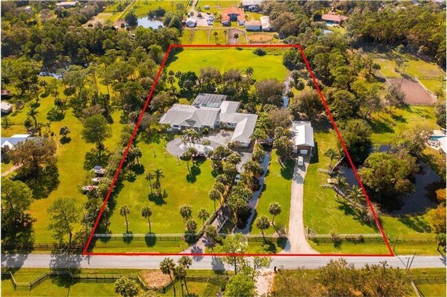 Foto del edificio - 5584 SW Quail Hollow Trail