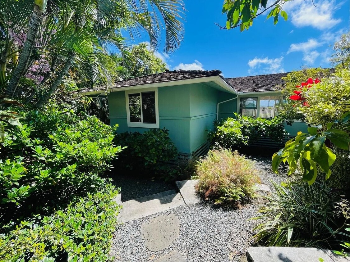 One and a half blocks to beautiful Lanikai... - One and a half blocks to beautiful Lanikai...