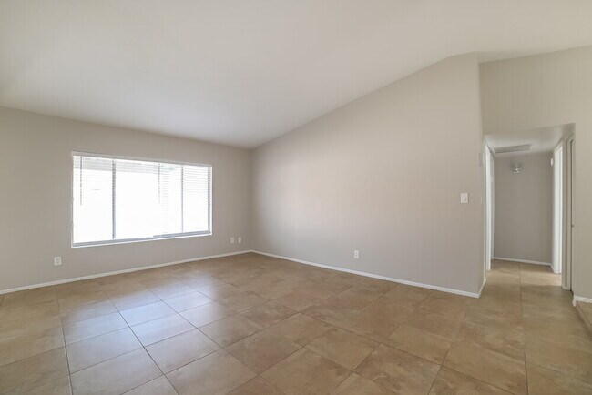 Building Photo - 4615 N 75th Ln