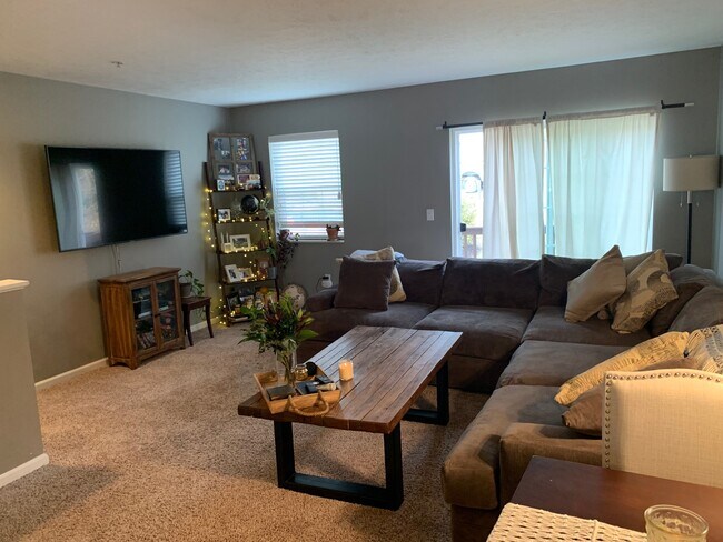 Foto del edificio - 210 Creekview Ln