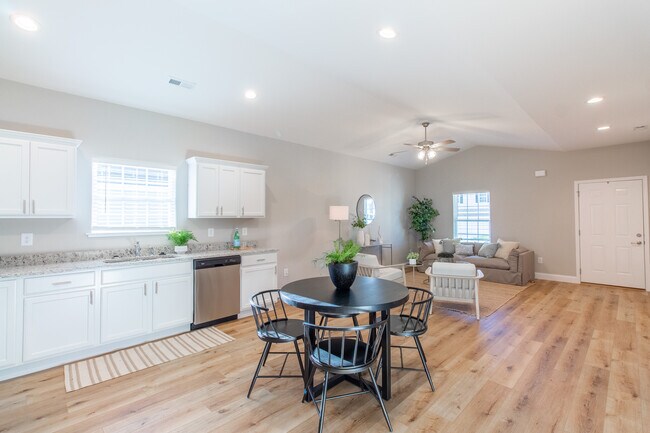Foto del edificio - 1412 Cora Ln