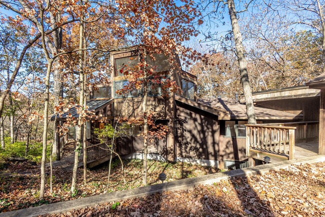 Building Photo - 1424 Bradford Dr