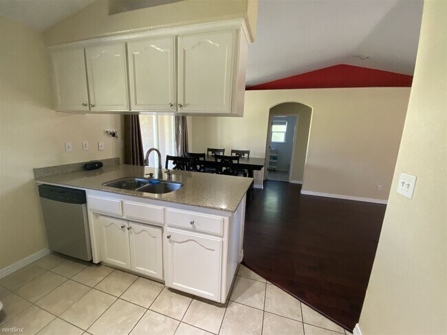 Building Photo - 4 br, 2 bath House - 2228 N Heron Dr