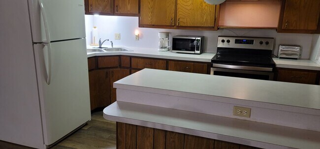 Foto del edificio - 609 1/2 W. Burney St