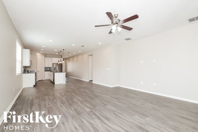 Building Photo - 261 Summershore Dr
