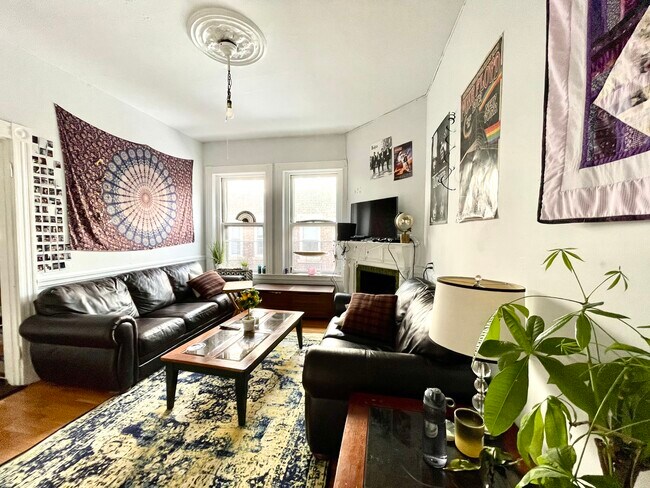 Foto del edificio - 73 Westland Ave