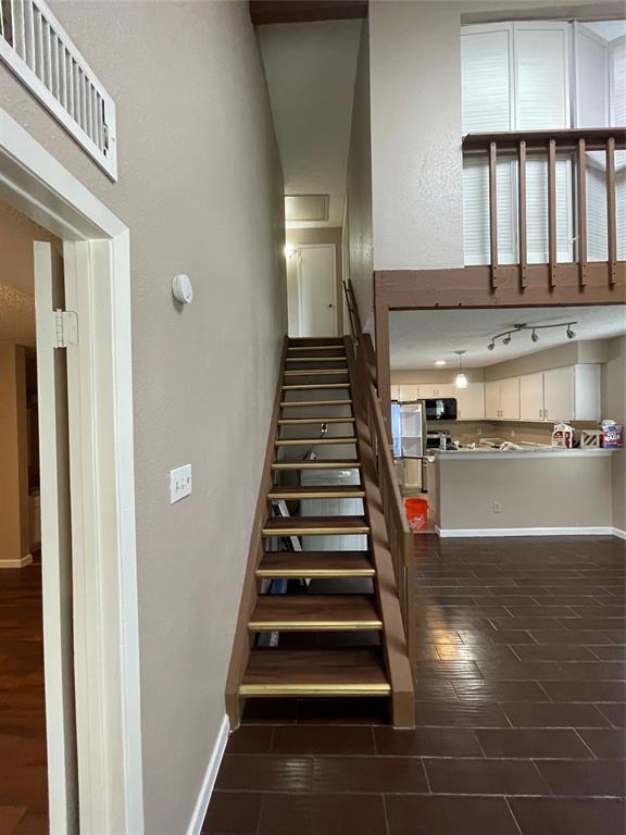 Building Photo - 6327 Cattails Ln