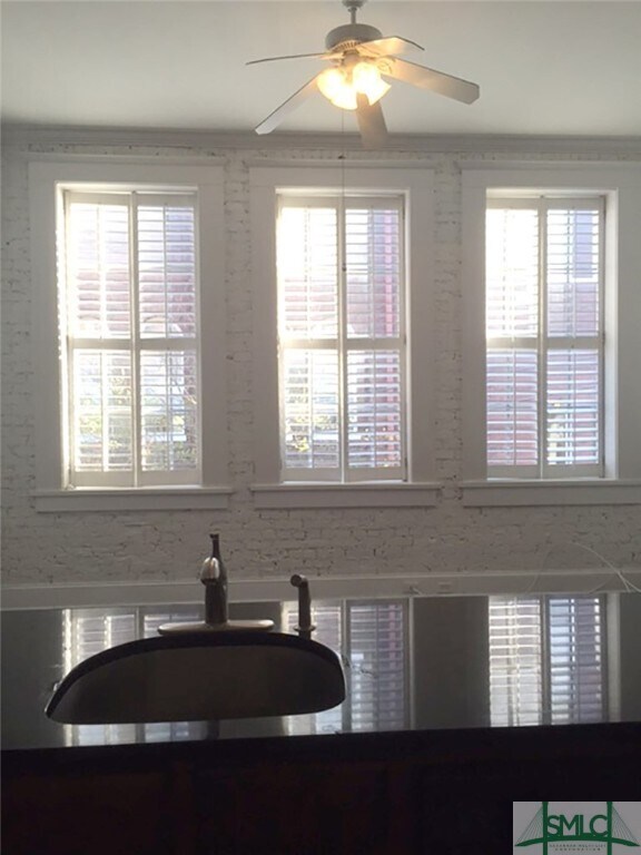 Foto del edificio - 321 W Broughton St
