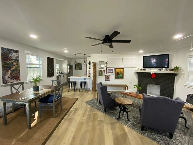 Building Photo - Beautiful Single family Home In Gulfport FL