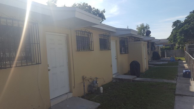 Building Photo - 1901 NW 30th St