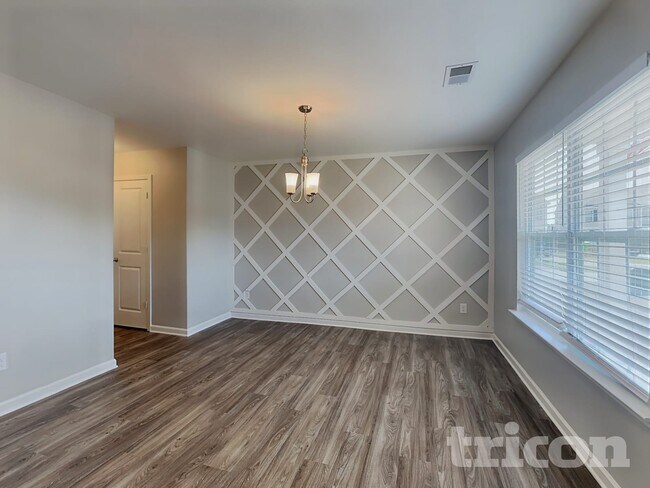 Building Photo - 317 Persian Ct