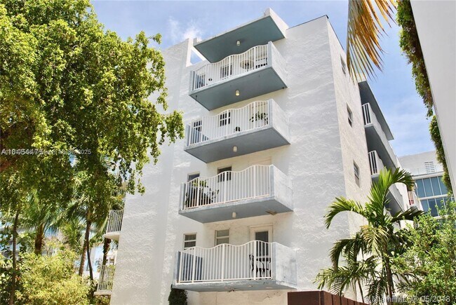 Building Photo - 61 Collins Ave