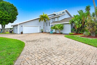 Building Photo - 1585 Sykes Creek Dr