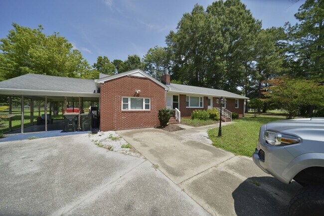 Building Photo - Seaford Rancher