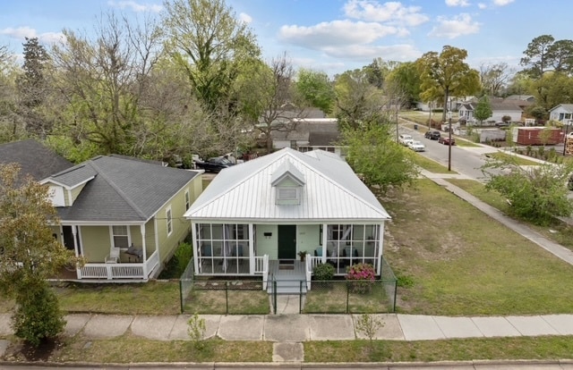 Primary Photo - 1204 Castle St