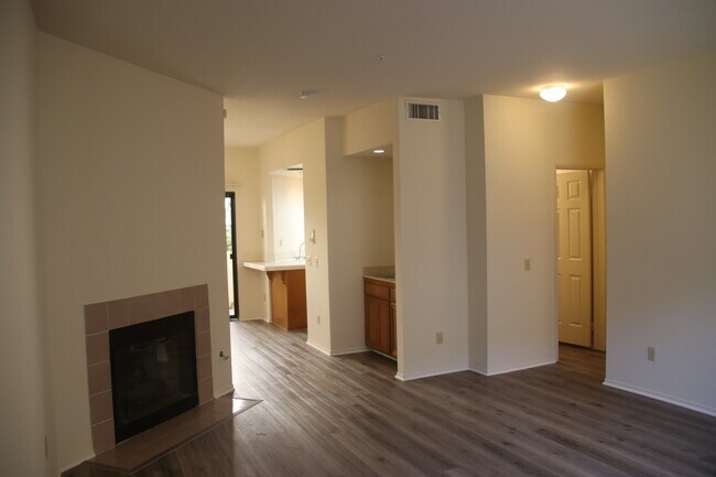Building Photo - 460 S Oakland Ave