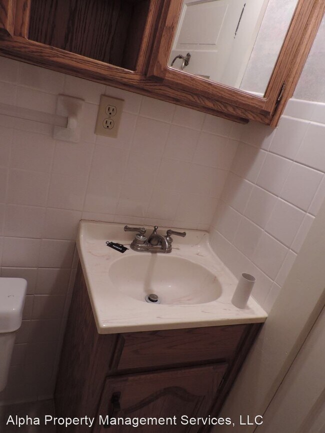 Building Photo - 3 br, 1.5 bath House - 503 Grover St