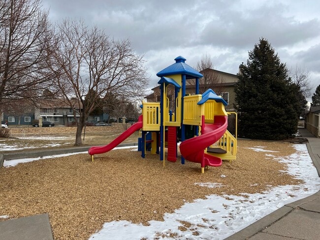 Building Photo - 3 Bedroom 2 Bathroom Denver Condo 6-Month ...