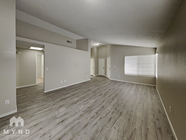 Foto del edificio - 1508 Sapphire Springs Cir