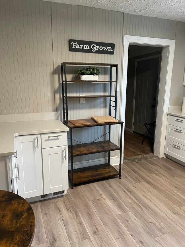 Building Photo - 317 Wrenn Dr