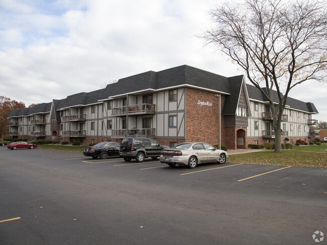 Building Photo - Dunlap Lakeside