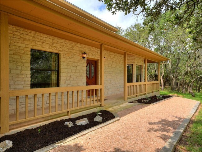 Foto del edificio - 328 Fawnridge St