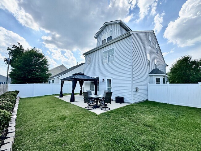 Foto del edificio - First-Time Rental, Available July 1st! Attached Garage - 2 Primary Suites - Pet-Friendly (Under 4...