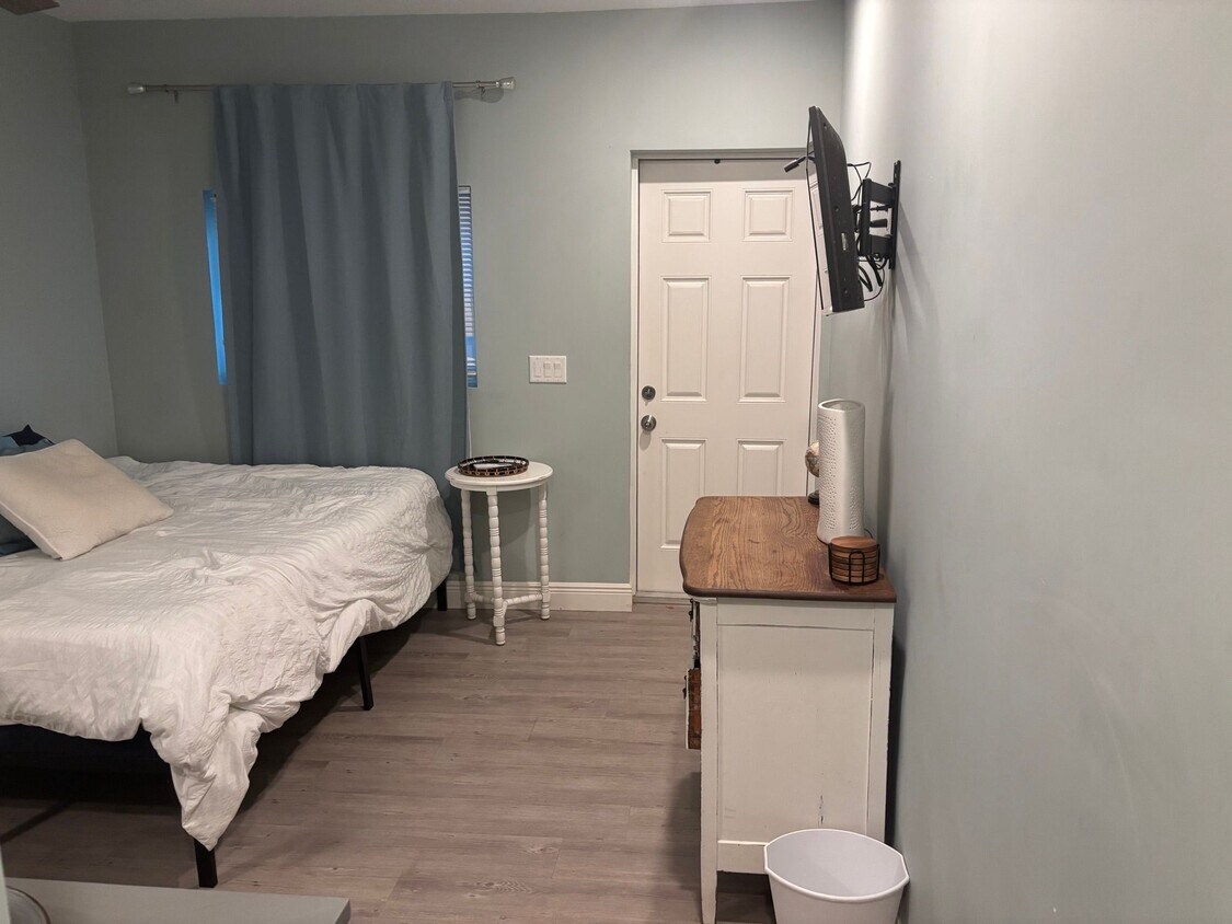 Foto principal - 1074 NE Orange Ave