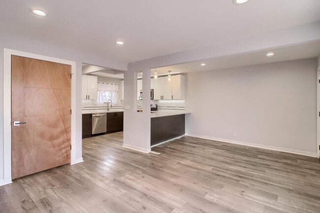 Building Photo - Modern Elegance in Denver: Recently Renova...