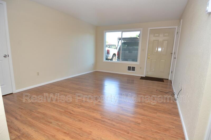 331 NW Tumlin Ave, Winston, OR 97496 Condo for Rent in Winston, OR