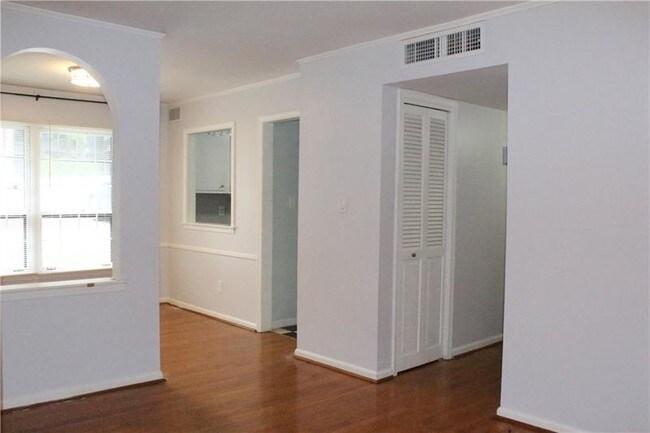 Building Photo - 131 Woodmere Square NW