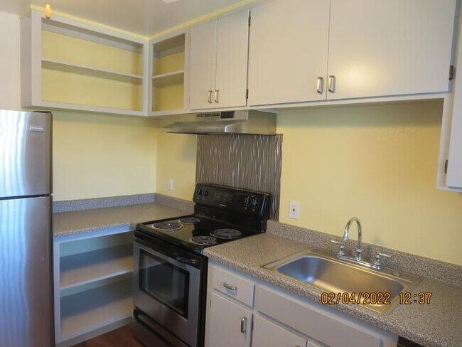 Building Photo - bedroom in Windsor CA 95492
