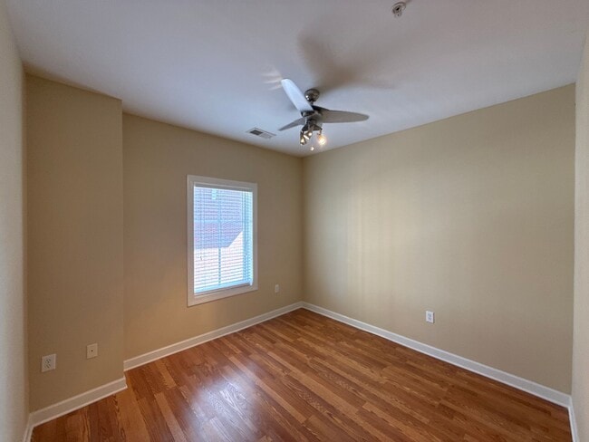 Building Photo - Updated brick condo located on the 2nd floor