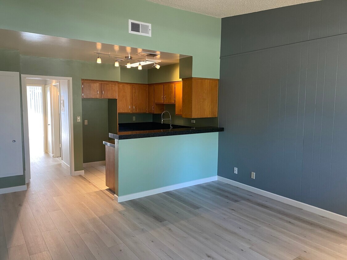Foto principal - 660 W Bonita Ave