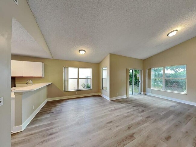 Foto del edificio - 9220 Arborwood Cir