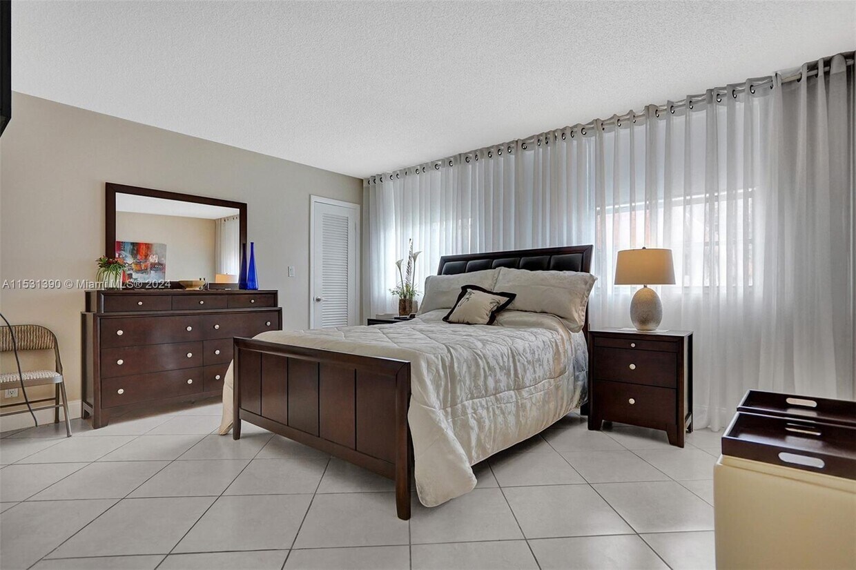 Foto principal - 3113 S Ocean Dr