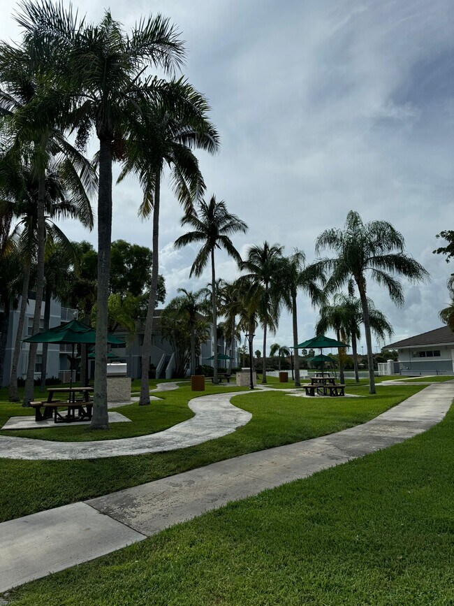 Foto del edificio - 8660 SW 212th St