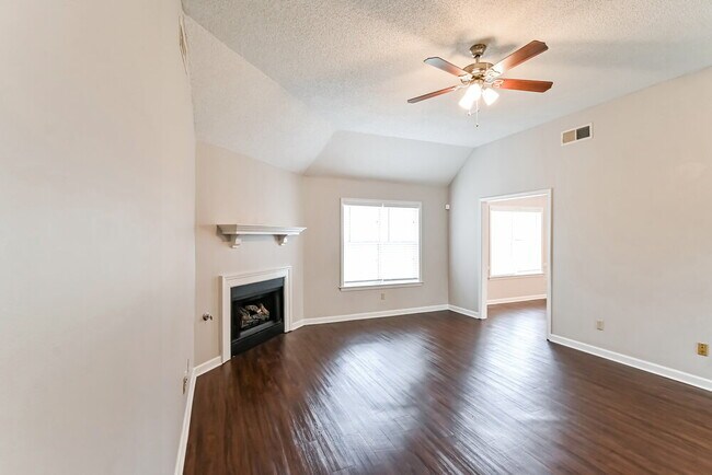 Foto del edificio - 5929 White Ridge Cir E