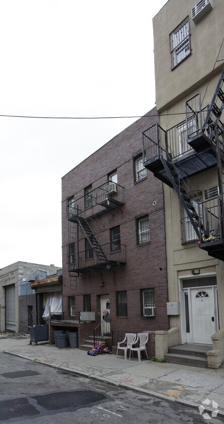 Primary Photo - 53 Spencer St