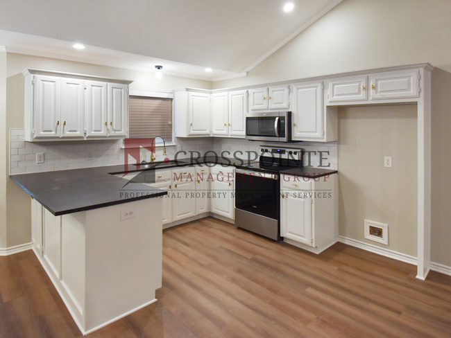 Foto del edificio - Tour Today! Stunning 3 Bedroom Remodel on ...