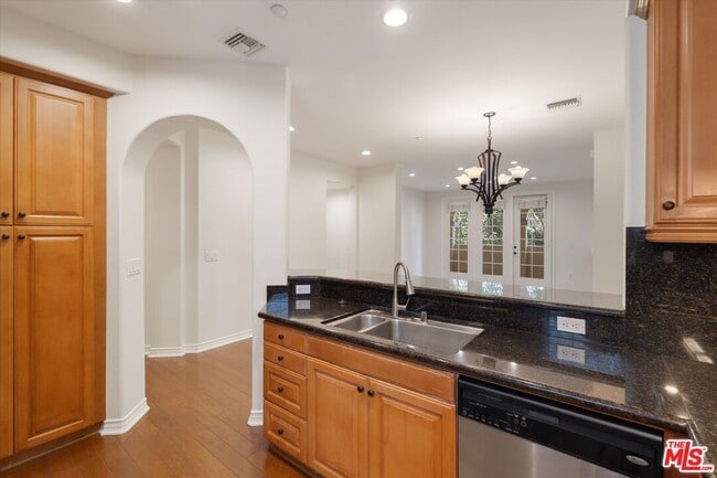 Building Photo - 7101 Playa Vista Dr