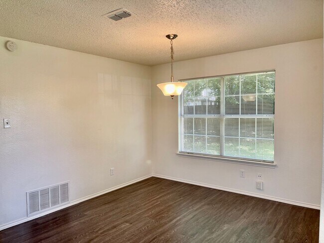 Building Photo - Nice 2 Story Home in Arlington ISD