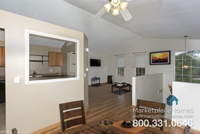 Building Photo - 1121 Symphony Dr
