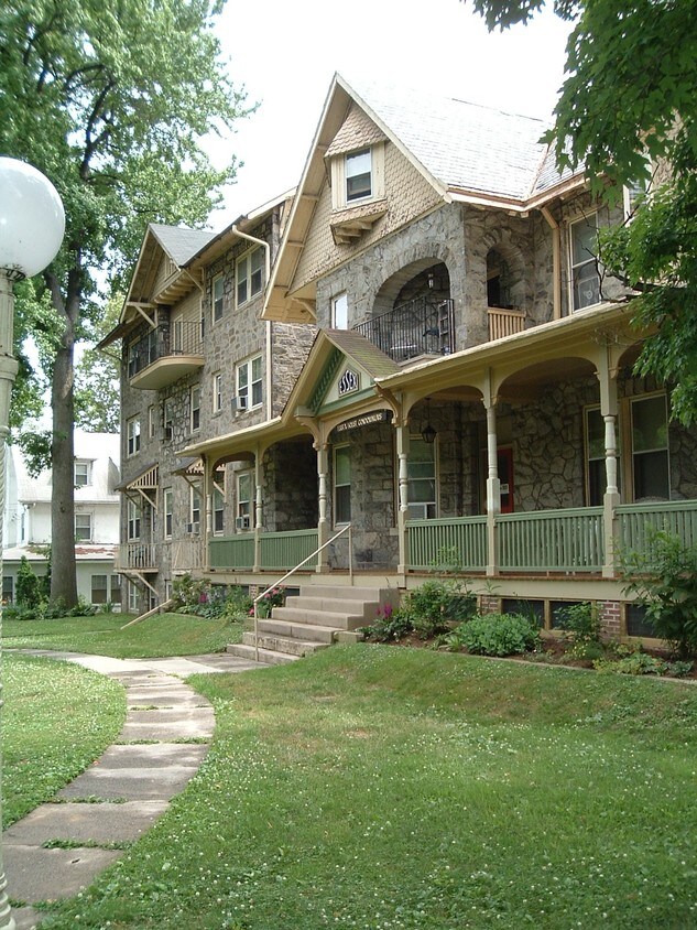 Primary Photo - The Essex House