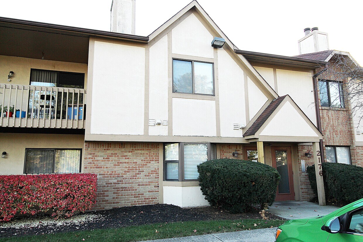 Front - 2176 Hedgerow Rd