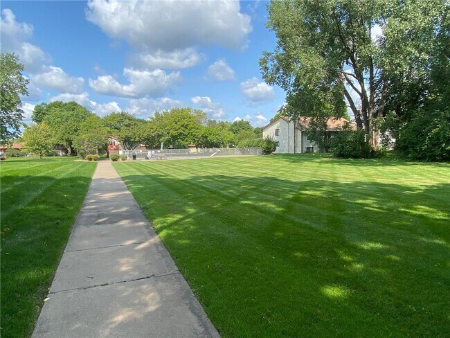 Foto del edificio - 2801 Flag Ave N