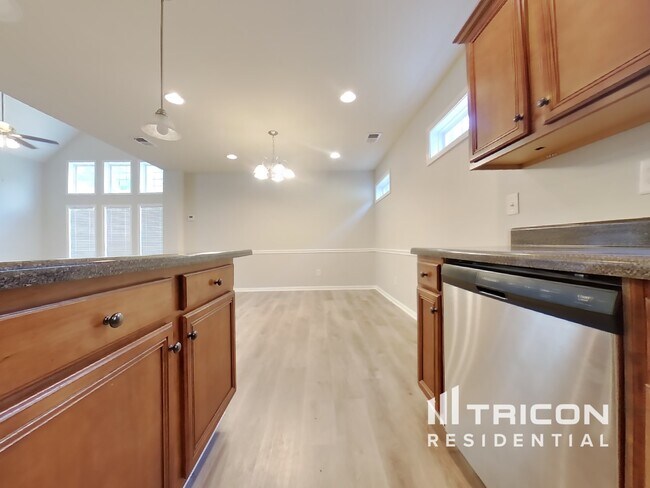 Building Photo - 409 Highland Falls Dr